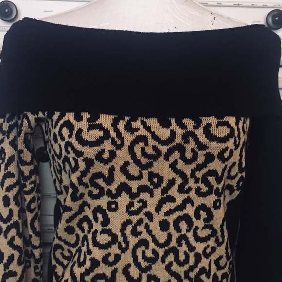 Venus Off the Shoulder Sweater - Picture 2 of 7